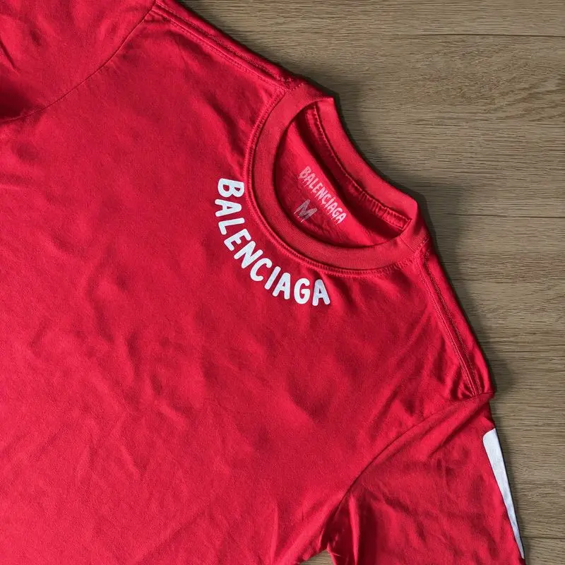 Camiseta Balenciaga Paris Letreiro Vermelha - Frente